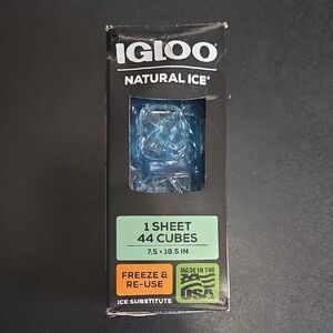Igloo Natural Ice Sheet with Blue Cubes